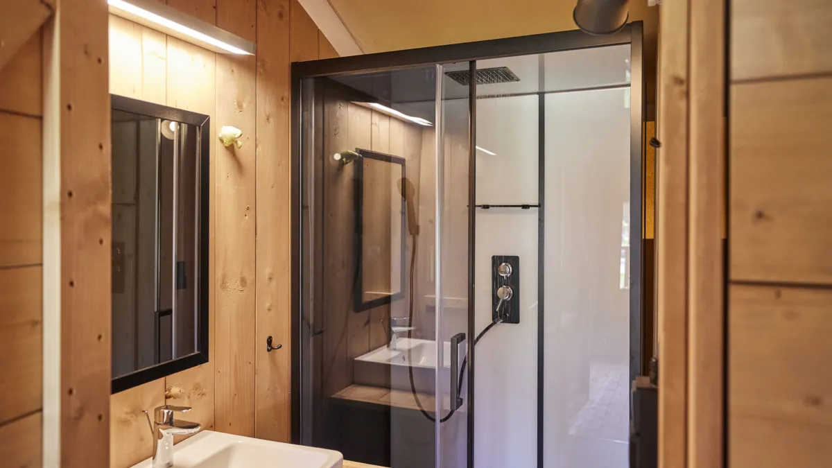 Ter Spegelt Fun Lodge badkamer HR