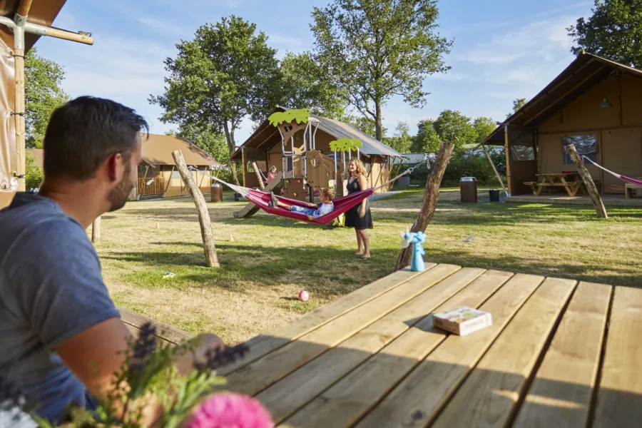 OutbackLodge uitzicht picknicktafel