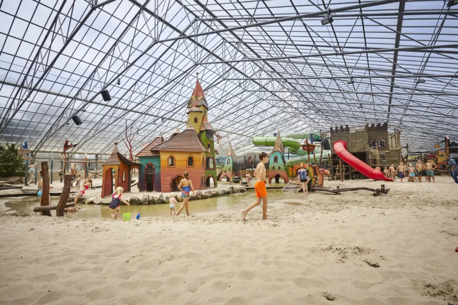 TerSpegelt SterrenStrand kinderen spelen in zand