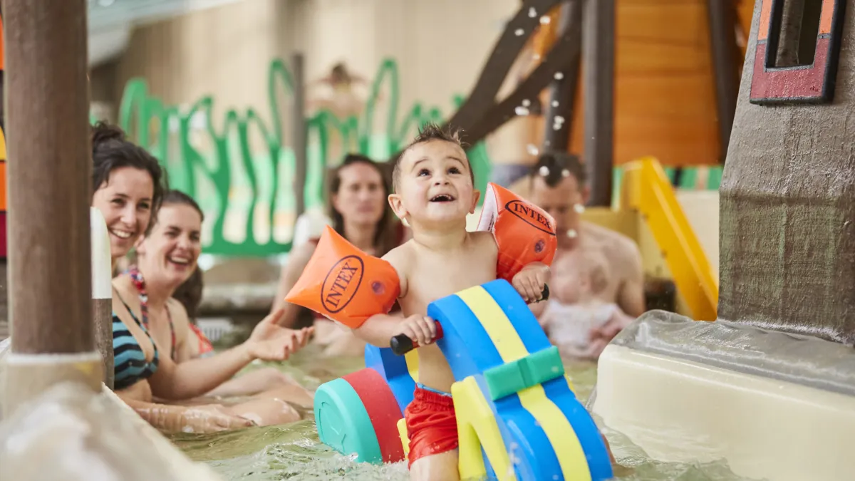 Ter Spegelt Canalplay jongetje op scooter 2 HR