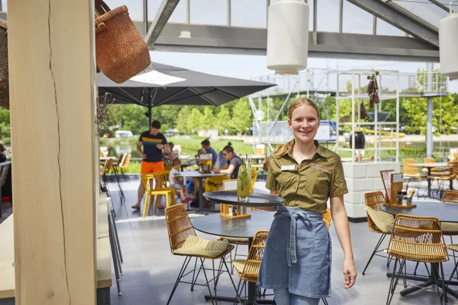 TerSpegelt wijde blick bediening terras HR