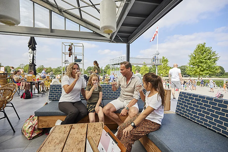 Ter Spegelt gezin dewijdeblick terras LR