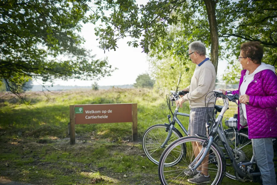 15 Senioren bij bord Cartier Heide HR