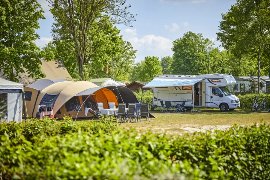 Basisplaats kampeerveld HR